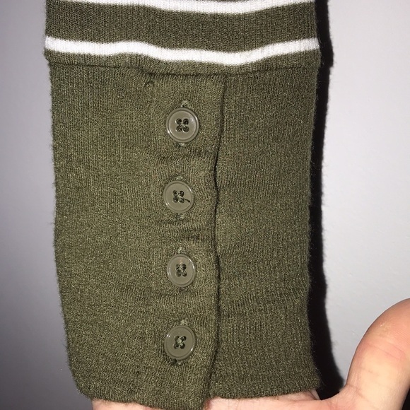 GAP Striped Top Size Medium​​ - Picture 2 of 4